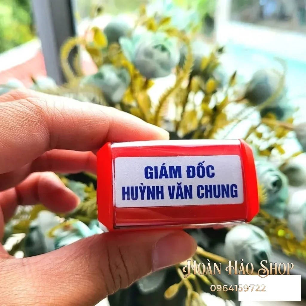 Khắc con dấu tên có chức danh nằm phía dưới chữ in hoa
